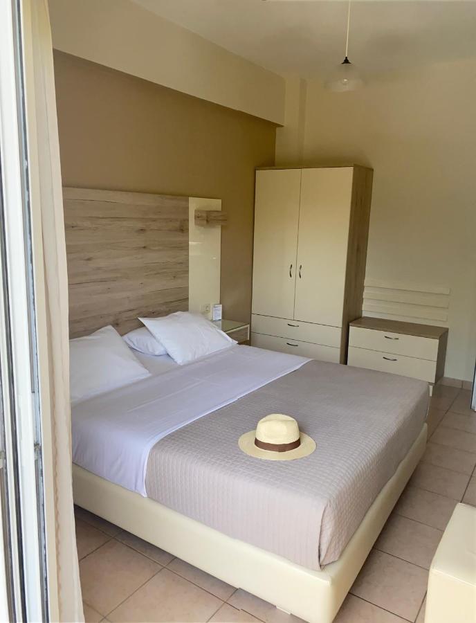 Poseidon Studios & Apartments Палиохора Екстериор снимка