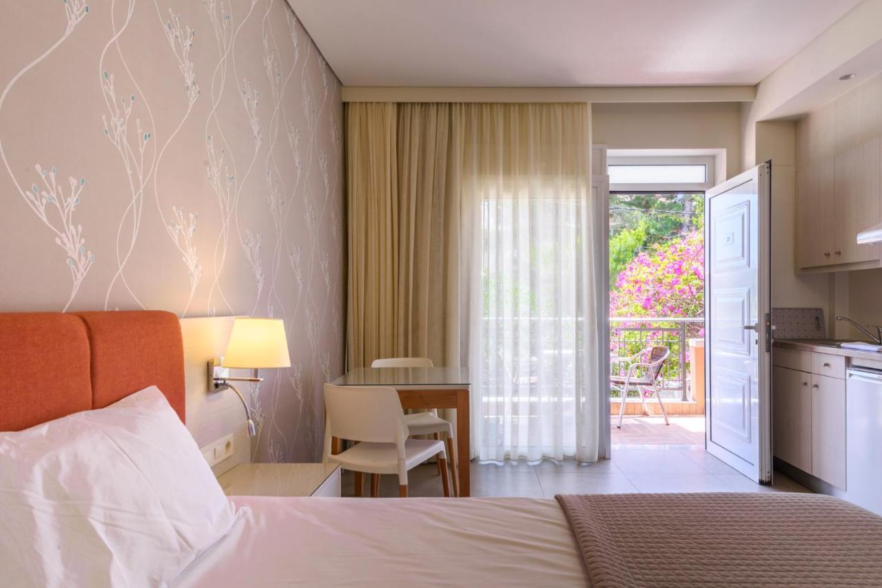 Poseidon Studios & Apartments Палиохора Екстериор снимка