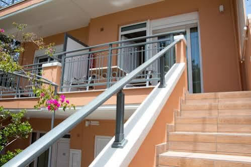 Poseidon Studios & Apartments Палиохора Екстериор снимка