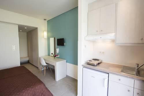 Poseidon Studios & Apartments Палиохора Екстериор снимка