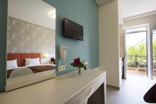 Poseidon Studios & Apartments Палиохора Екстериор снимка