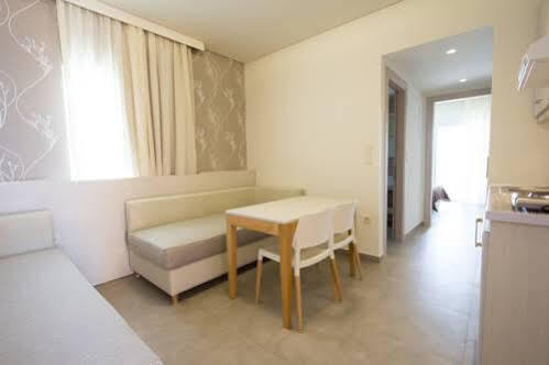 Poseidon Studios & Apartments Палиохора Екстериор снимка